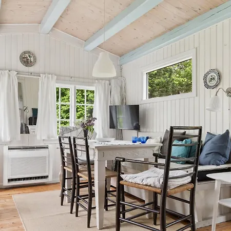 בית נופש Cozy Close To The Sea In