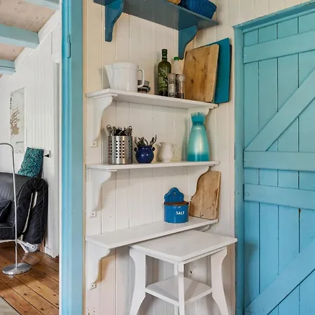 Cozy Close To The Sea In *