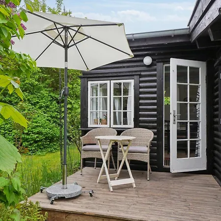 Cozy Close To The Sea In *